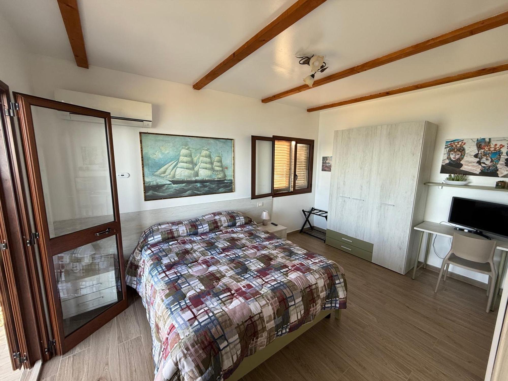 Bed and Breakfast Mareblu Чефалу Экстерьер фото