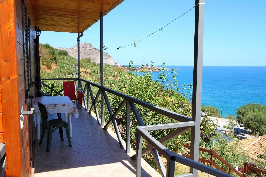 Bed and Breakfast Mareblu Чефалу Экстерьер фото